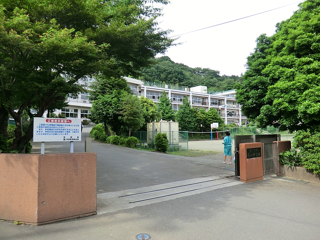 愛川中学校の写真
