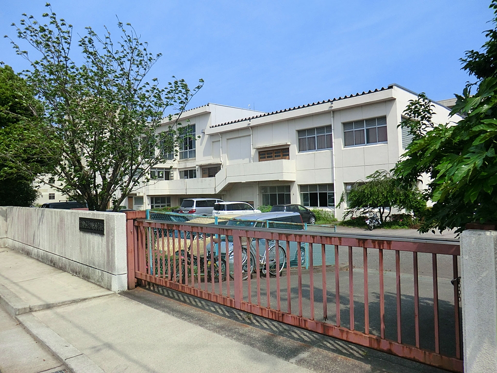 愛川東中学校の写真